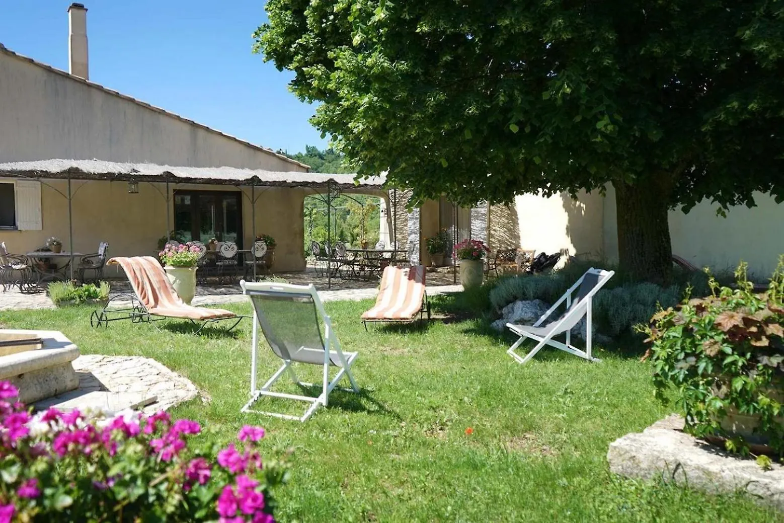 Bed and Breakfast Ferme Le Viguier à Monieux 0*,  France